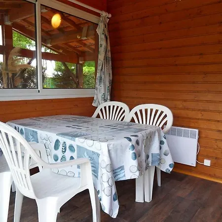Two Bedroom Chalet, 35m² Chalet Gujan-Mestras